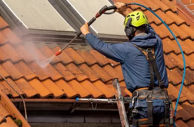 Démoussage et hydrofuge de toiture à Anoux